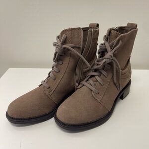 Clark’s Women's Tan Lace-Up Ankle Boots Size 4.5UK